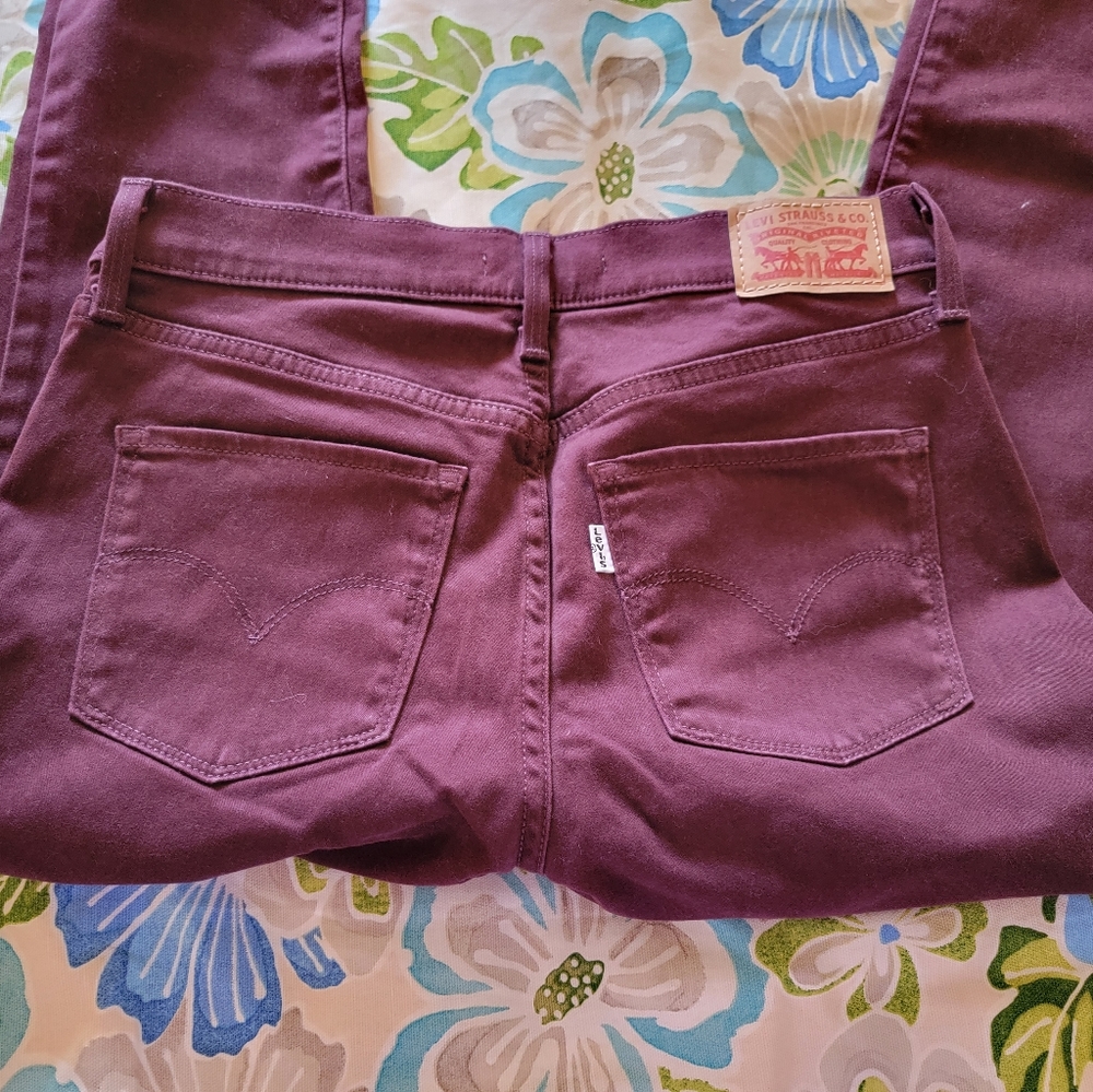Maroon Levi's, Size 26